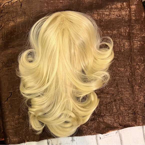 Claw clip w/attached Synthetic 12’ blonde ponytail curly - Picture 8 of 13